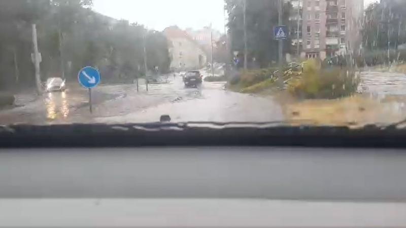 Özönvíz, jégtömbök és zabolátlan szél: a vihar teljesen megsemmisítette Pécset (VIDEÓK)