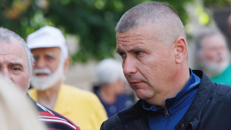 Ismét előkerült a nyúlcipő, és Tokatábornok lába gyorsan mozgásba lendült.