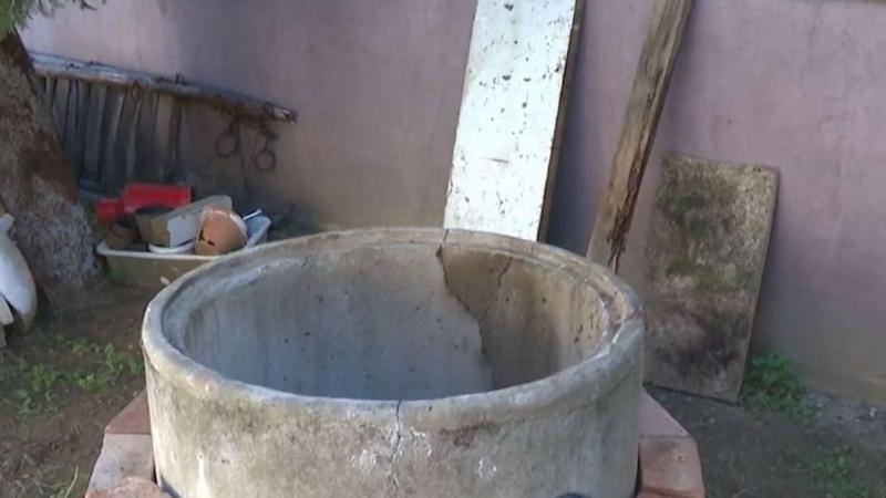 Sokkoló baleset történt Mátraballán, ahol egy fiatal férfi tragikus módon egy kútba zuhant. Az eset hátterében egy zárlatos csörlő állt, amely súlyos következményekkel járt. A helyi közösség megdöbbenve értesült a hírről, és mindenki reméli, hogy a férfi 