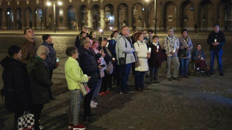 Megható emlékünnep Szegeden: Fáklyás felvonulás a második esély ünneplésére - képgalériával