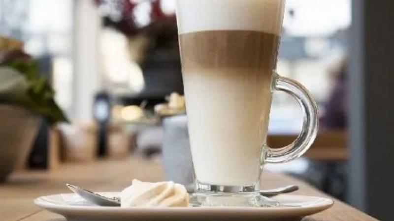 Így jár az a kávézó, amelyik annyira népszerű, hogy nem csupán a kedves és visszatérő vendégek látogatják, hanem bizony mások is, akik nem mindig csak egyetlen kávéra térnek be.