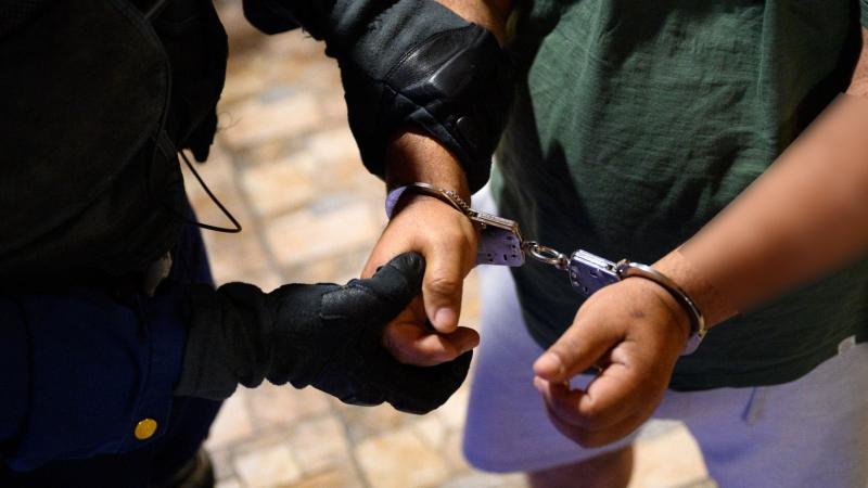 Kábítószer-kereskedelem gyanúja miatt két férfit vettek őrizetbe Szegeden.