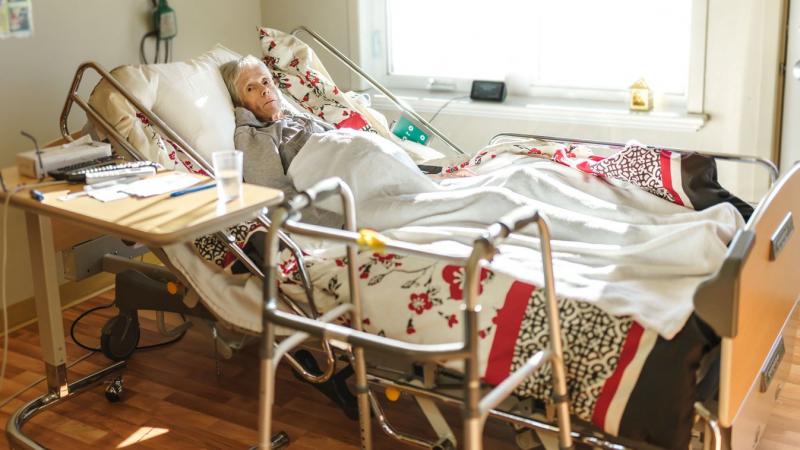 Minden negyedik kórházi beteg alultáplált, ami komoly kockázatot jelent a gyógyulás szempontjából. Az alultápláltság nem csupán a betegek fizikai állapotát rontja, hanem a gyógyulási folyamatot is hátráltatja, így a megfelelő táplálkozás elengedhetetlen a