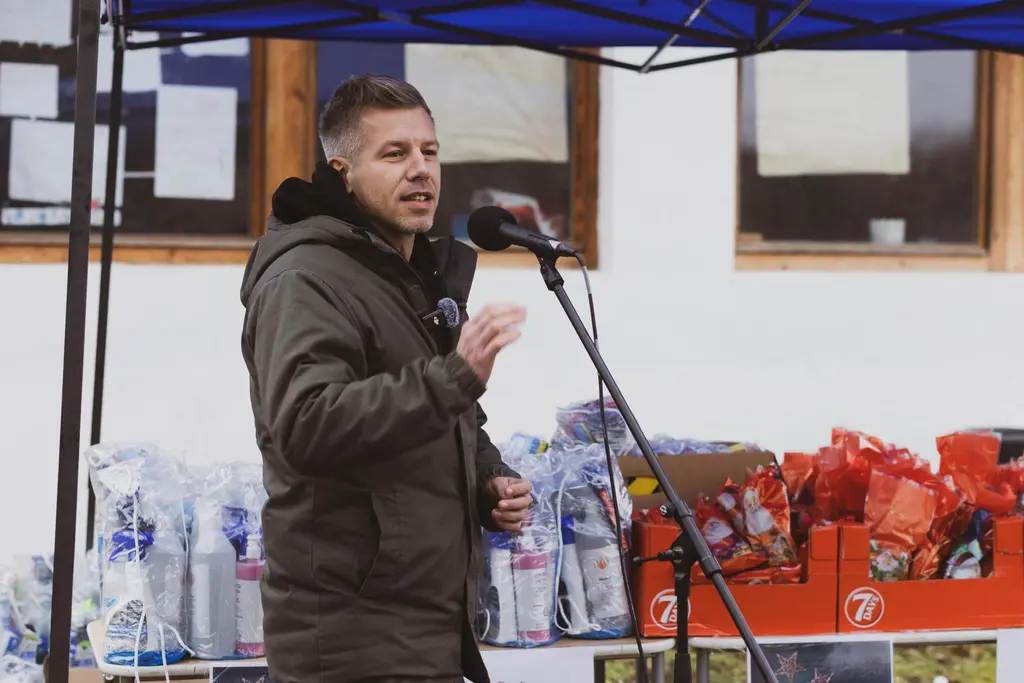 A Republikon legfrissebb adatai alapján a Tisza pártja hat százalékos előnyben van a Fideszhez képest.