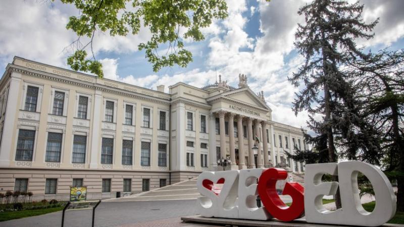 A jégkorszak zord hidegében, a múzeumok éjszakáján bányászdalok éneklik a múlt titkait.