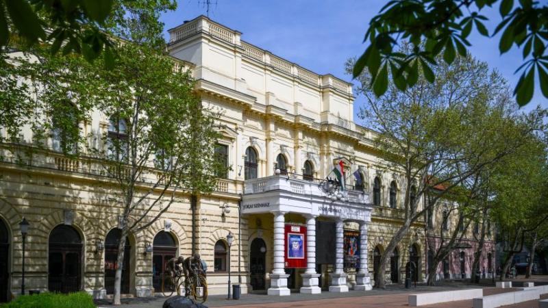 A békéscsabai színház új igazgatója izgalmas művészi megújulást ígér, amely a színvonalat új magasságokba emelheti.