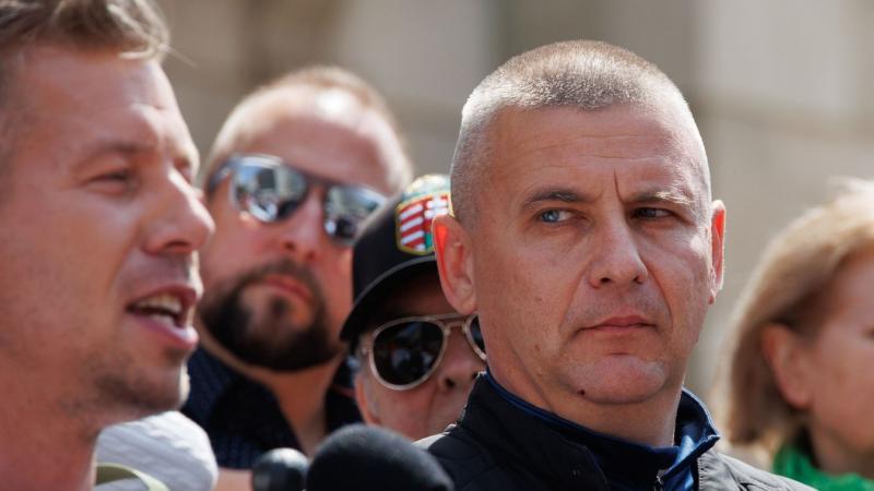Nagy a csend: Magyar Péter és Ruszin-Szendi Romulusz is eltűnt a közpénzeket felemésztő luxusvilla körüli ügyletből.