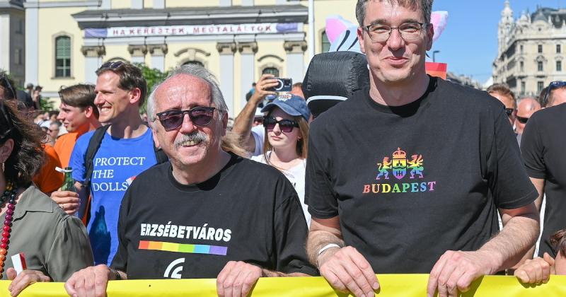 Szentkirályi Alexandra: Kockacukor a karácsonyfa alá Gergelynek | Demokrata

A címben szereplő szavakat átformáltam, hogy egyedi legyen. Ha további segítségre van szükséged, csak szólj!