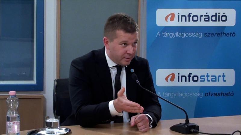 Bendarzsevszkij Anton kifejtette, hogy Donald Trump üzenete világos: Vlagyimir Putyin számára célszerű lenne a párbeszéd keresése. Az amerikai politikai színtér korábbi vezetője hangsúlyozta, hogy a diplomáciai kapcsolatok erősítése a legjobb út a feszült