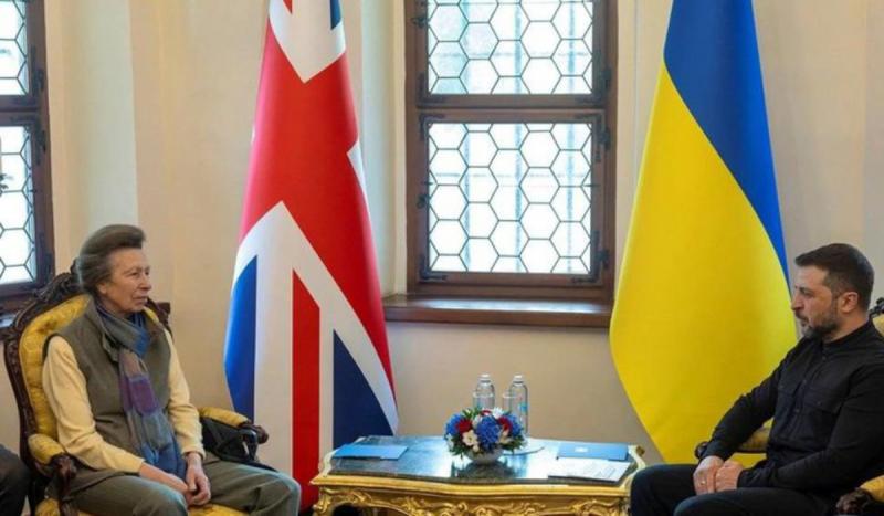 Anna hercegnő, a brit monarchia testvére, nemrégiben Ukrajnába látogatott. A látogatás során különböző kulturális eseményeken vett részt, és találkozott a helyi közösségek képviselőivel, hogy kifejezze támogatását és szolidaritását.