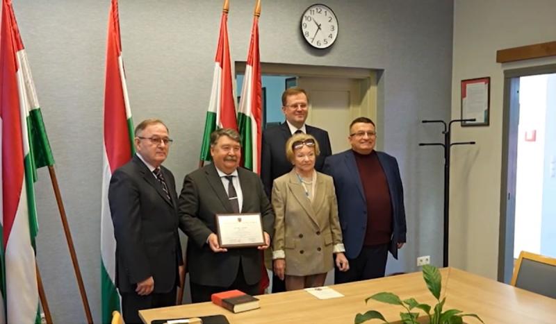 Bacskai József tiszteletbeli akadémikusi kitüntetést vehetett át Ukrajnában.