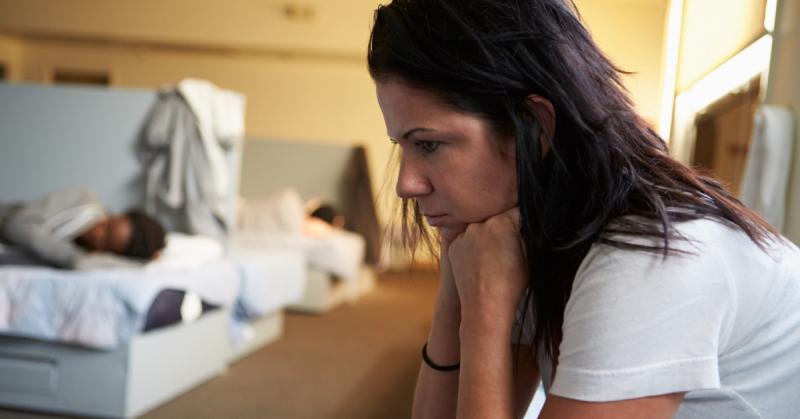 1. **Határozatlanság**: A gyáva emberek gyakran bizonytalanok a döntéseikben, és hajlamosak elhalasztani a fontos választásokat. Az ilyen magatartás jellemzője, hogy folyamatosan mérlegelik a lehetőségeiket, de ritkán cselekszenek.

2. **Felelősség elkerü