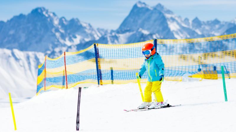 Egy tízéves kislány egy mély hasadékba esett.