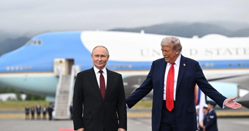 Kreml: Az orosz és az amerikai elnök nyitott a találkozóra | Demokrata
Az orosz és az amerikai elnök között nem zárultak le a párbeszéd lehetőségei – áll a Kreml legfrissebb nyilatkozatában. A két vezető közötti találkozó lehetősége továbbra is napirende