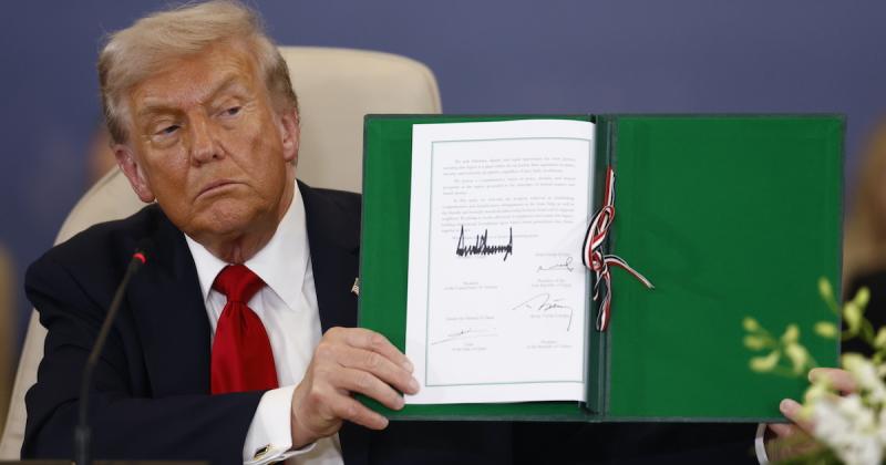 Kényszerű béke | Demokratikus nézőpont

A kényszerű béke fogalma olyan helyzetekre utal, ahol a konfliktusok és feszültségek ellenére a felek csak a körülmények kényszere miatt találják meg a megoldást. A demokratikus társadalmakban ez gyakran arra utal, 