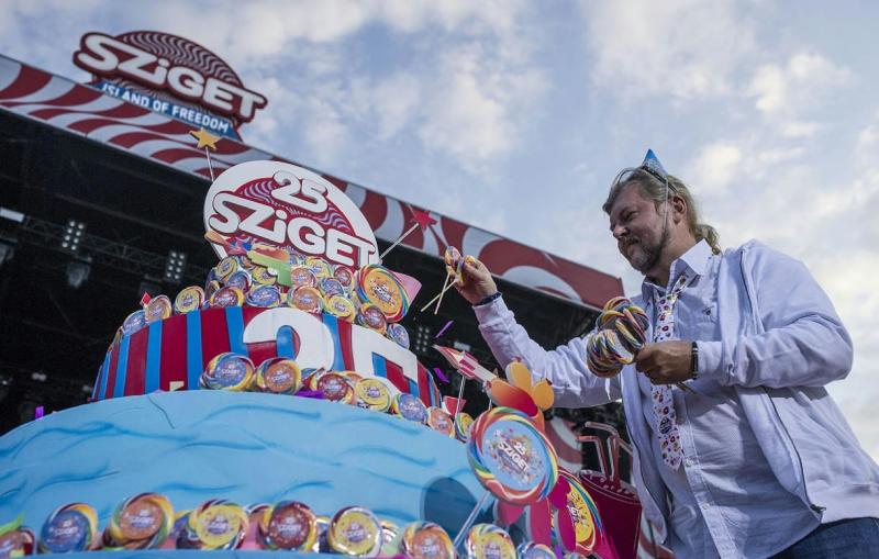A Sziget hivatalos Facebook-oldalán megjegyezte, hogy van lehetőség a jövő évi fesztivál megrendezésére.