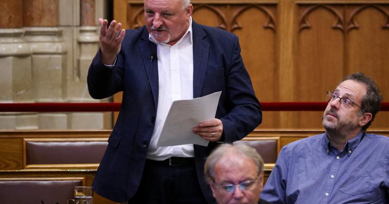 Komjáthi Imre bejelentette, hogy a nők számára az év hátralévő időszakában ingyenes munkavégzést javasol. Ezzel a lépéssel szeretné felhívni a figyelmet a nők társadalmi helyzetére és a munkaerőpiacon betöltött szerepükre. Az ilyen kijelentések mindig vit