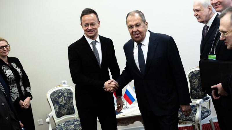 Szijjártó Péter bejelentette, hogy Oroszország nyitott az Egyesült Államokkal való együttműködésre a budapesti béke-csúcstalálkozó előkészítése kapcsán.