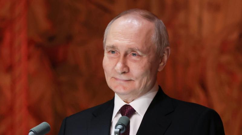 Vlagyimir Putyin bejelentette egy újabb nukleáris fegyver tesztelését, amely újabb feszültséget gerjeszthet a nemzetközi színtéren.