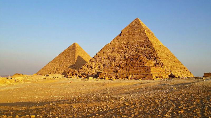 Kheopsz fáraó, az ókori Egyiptom legendás alakja, most egy új fényben tűnt fel: a tudomány világát megdöbbentő felfedezés révén életre keltették a legnagyobb piramis építtetőjét. Ezzel a lépéssel a múlt titkai újraélednek, és a történelem egyik legnagyobb