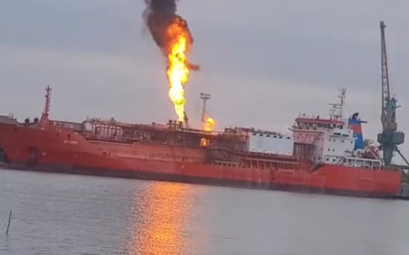 VIDEÓ: Orosz támadás érte a Dunán közlekedő gázszállító hajót, ami miatt evakuálni kellett egy román település lakóit.